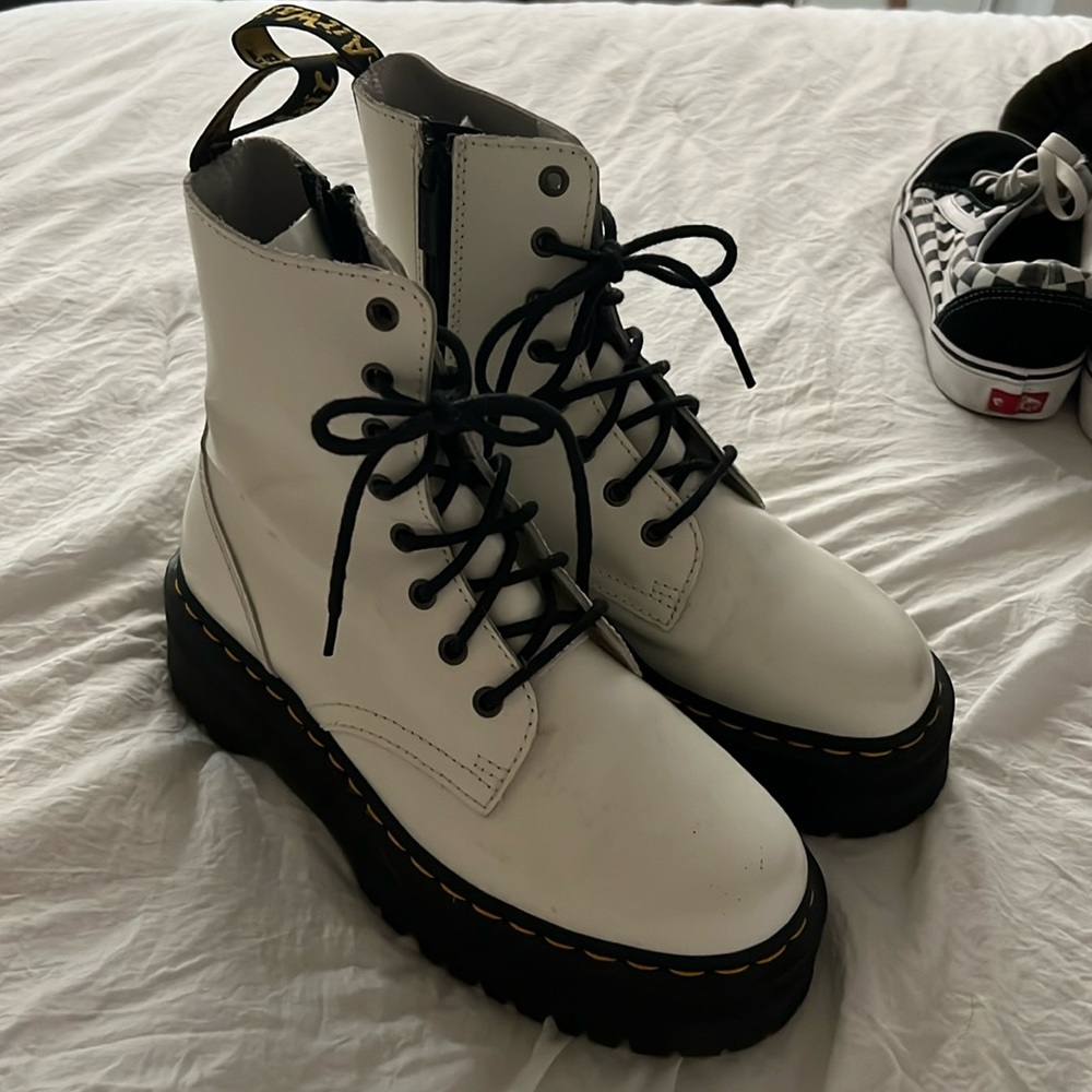 JADON BOOT SMOOTH LEATHER PLATFORMS
$210.00 White Size 8/39 EU